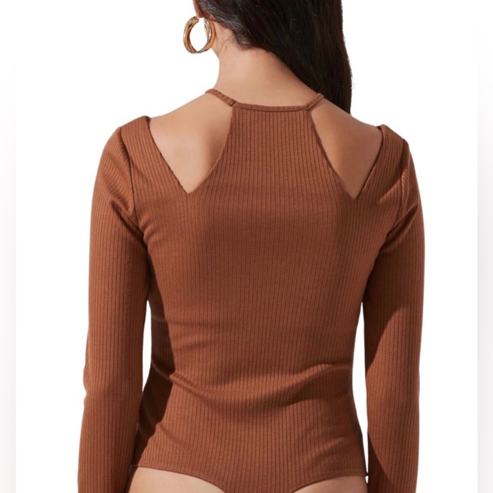 NEW -  ASTR The Label Brown Halter Neck Long Sleeve Cutout Bodysuit Size Small - Picture 4 of 10